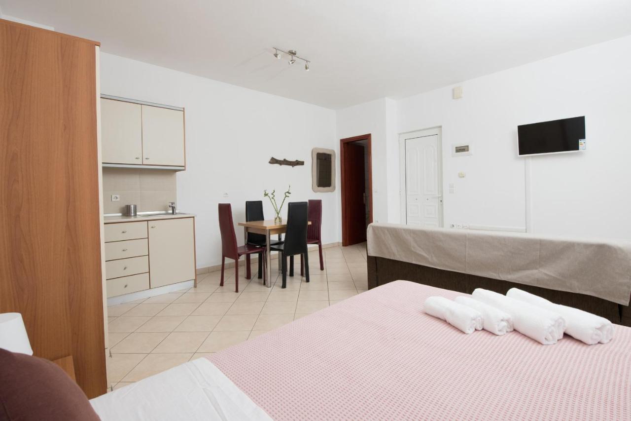 Urban Sea Side Apartments Limenas  Bagian luar foto